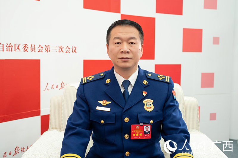 魏廣軍委員接受專訪。人民網(wǎng)記者 嚴(yán)立政攝