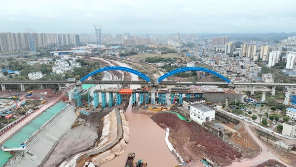 欽州東至欽州港鐵路增建二線欽江雙線特大橋施工航拍。倪章儒攝